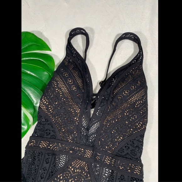 NEW! Becca Show & Tell One-Piece Swimsuit Lace Crochet in Black‎ [SZ XS ] - Picture 7 of 8